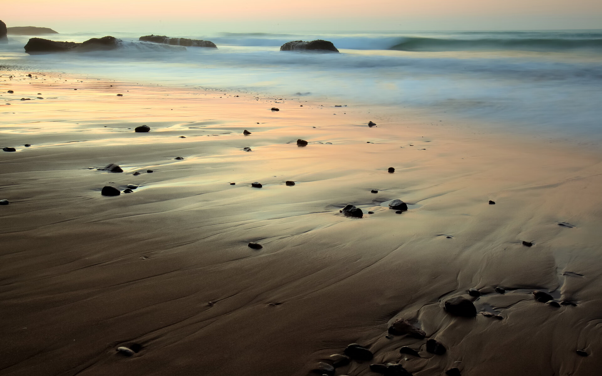 星空体育在线官网-霍勒迪快攻策动全场雄鹿反击犀利，霍勒迪进攻